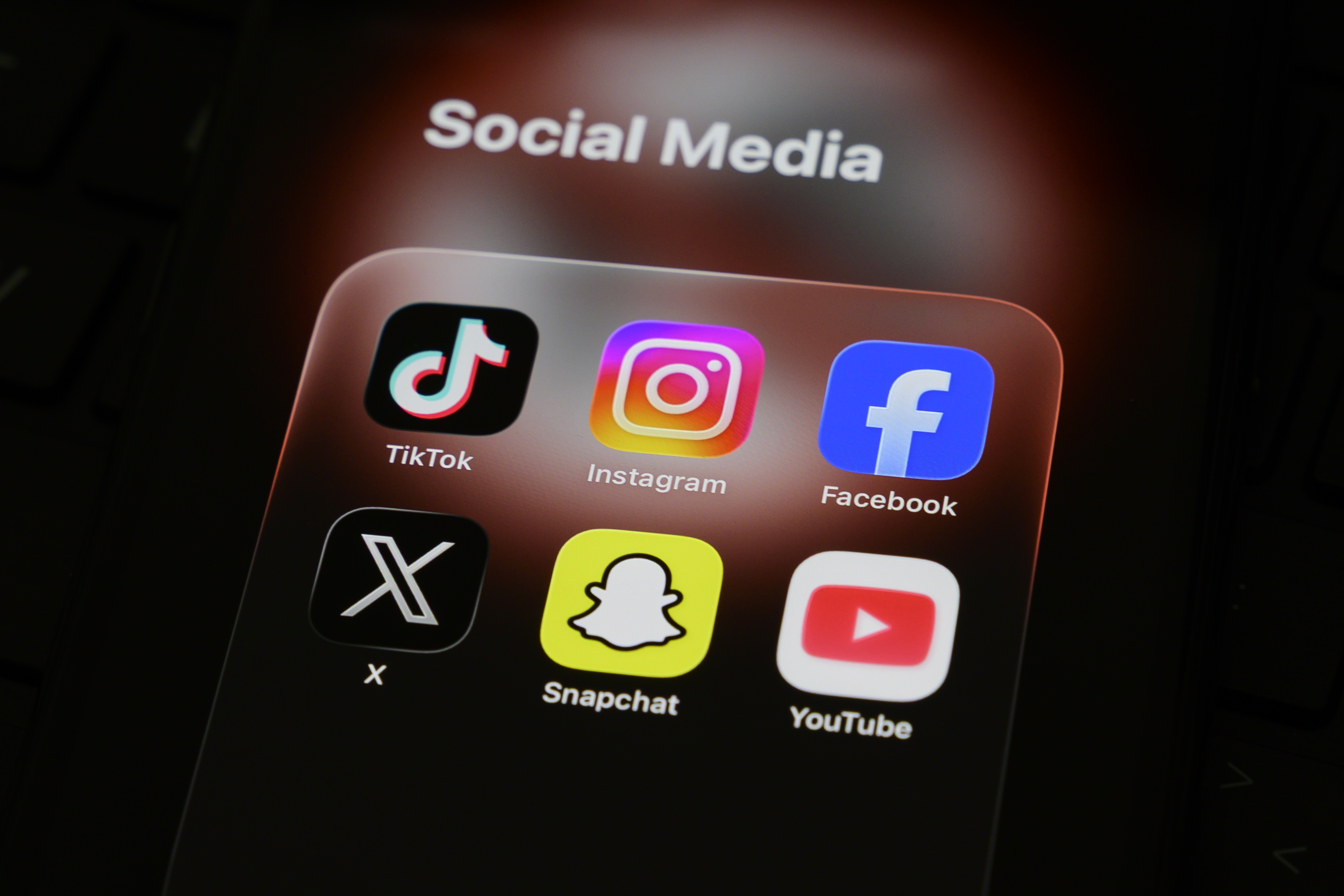 ¿Qué es “farmear aura”? la frase viral de la Generación Z que domina las redes sociales