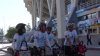 Argentinos recorren miles de kilómetros en bicicleta para ver a la Albiceleste en la Copa Mundial