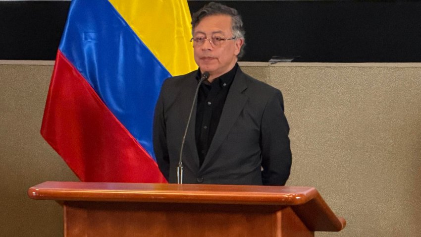 Fotografía de archivo en la que se captó al expresidente de Colombia Gustavo Petro, durante una rueda de prensa, en Washington DC (EE.UU.). EFE/Octavio Guzmán