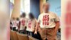 Estudiantes de FIU demandan a la universidad tras ser sancionados por protesta contra acuerdo con ICE