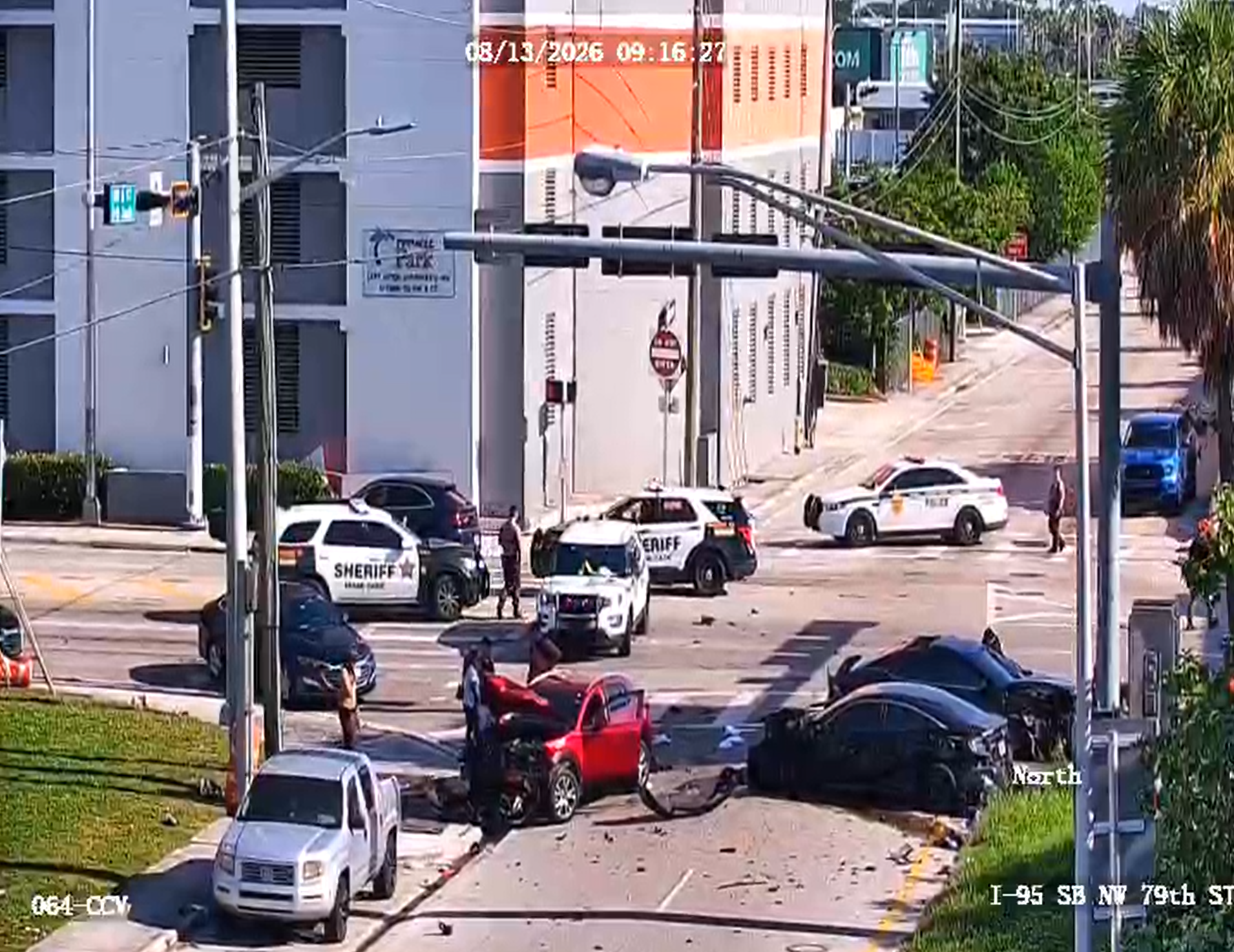 Un conductor choca a varios vehículos en Miami-Dade y deja 3 heridos antes de huir del lugar, según MDSO