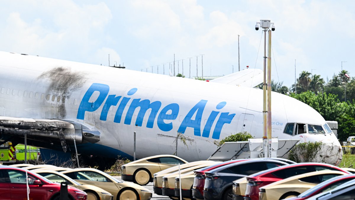 Los 5 muertos del choque de avión de Amazon en Miami iban en una van de empresa de limpieza