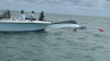 Rescatan a 4 personas tras volcarse bote cerca de los Cayos