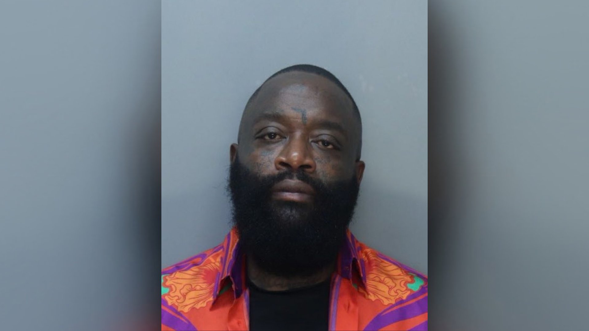 Rick Ross se declara no culpable de cargos de violencia doméstica