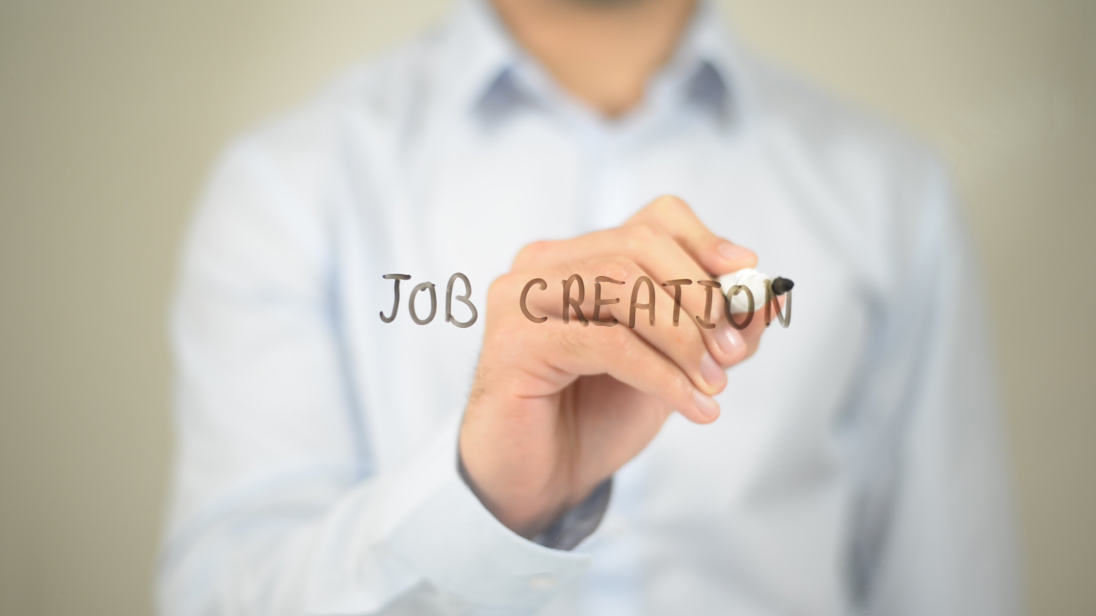 EE.UU. crea 29,000 empleos en septiembre y desempleo sube al 4.2%