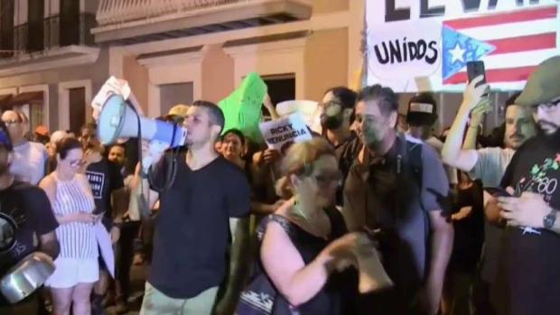 [TLMD - MIA] Manifestantes en Puerto Rico exigen la renuncia del gobernador Rosello