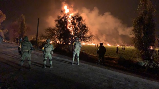 Explota toma clandestina de combustible en México