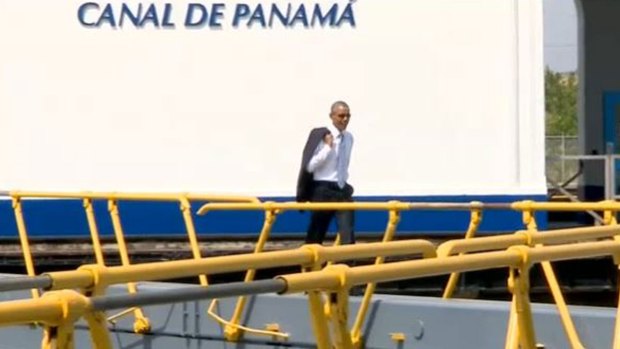 Video: Obama pasea por el canal de Panamá