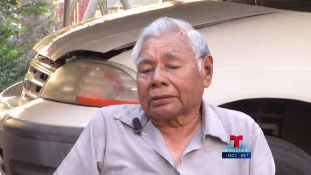 Habla abuelo atacado con taser