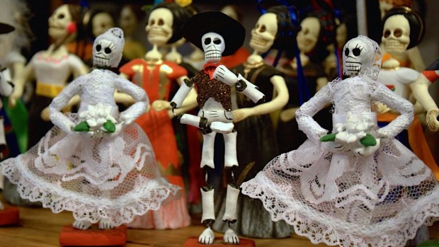 Video: Cobra vida el Día de los Muertos