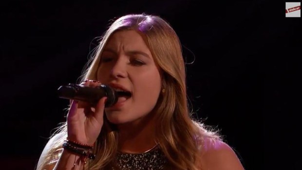 Video: Joven venezolana concursa en The Voice