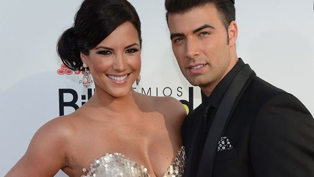 Video: Rompen Gaby Espino y Jencarlos Canela