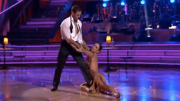 Video: William Levy arde en la pista
