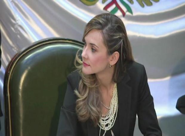 Divulgan fotos de diputada en ropa interior tras confrontar a gobernador