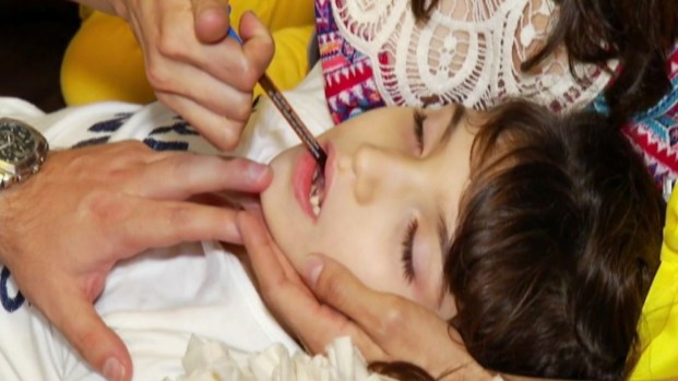 Niña se beneficia del uso medicinal de la marihuana