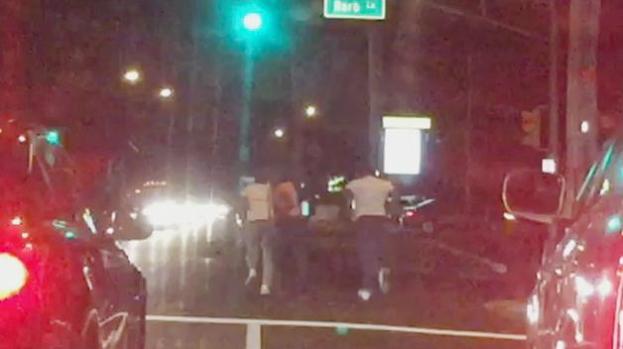 Discusión en autopista termina en paliza en NJ