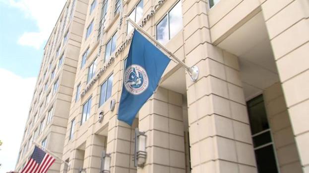 ¿Están los inmigrantes dependiendo más de la asistencia pública?