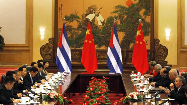 Raul Castro negocia en China