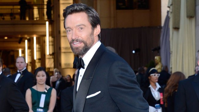 Acosan a Hugh Jackman con rasuradora