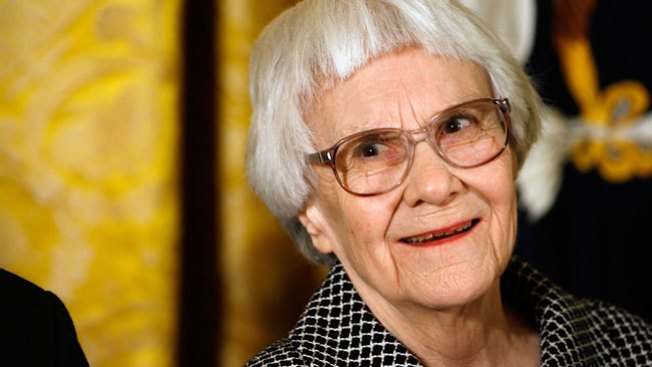 Harper Lee demanda a su representante
