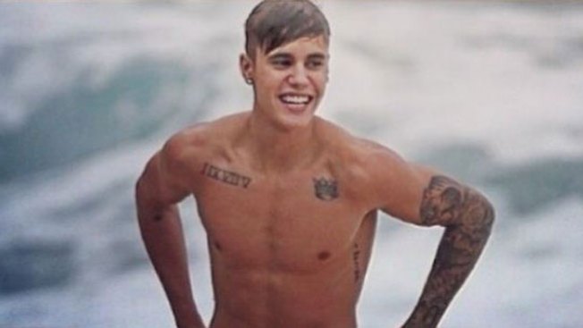 Justin Bieber aparece con rubia en bikini