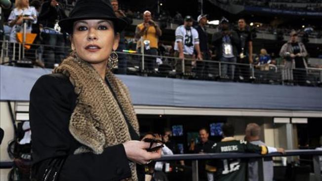 Catherine Zeta-Jones ingresa en clínica