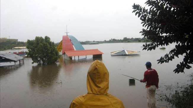 Desalojos por lluvia en Cuba
