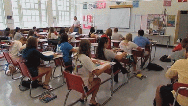 Escuelas reciben $1,200 millones