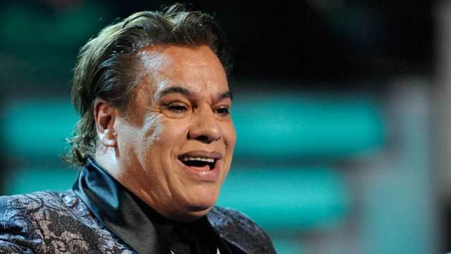 Juan Gabriel canta "Mañanitas" a Maduro