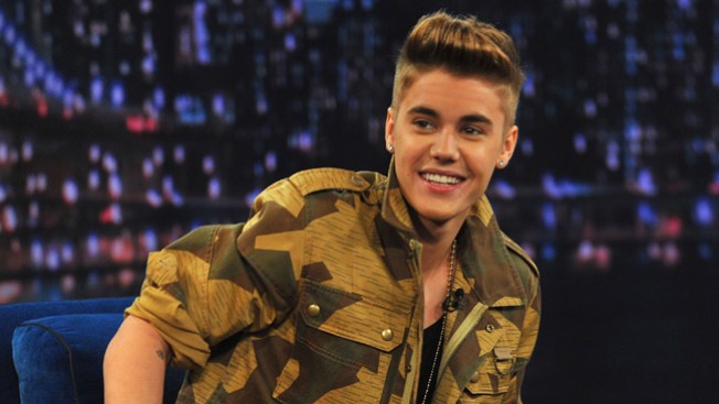 Hallan drogas en bus de Justin Bieber