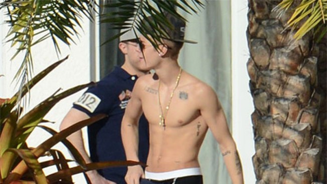 Justin Bieber muestra su musculatura