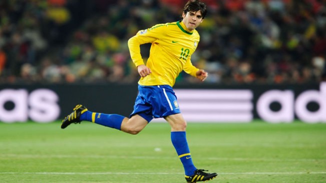 Convocan a Alves y a Kaká
