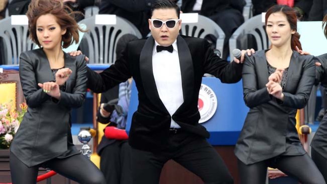 PSY da discurso en Harvard