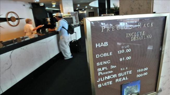 Cuba se sostiene gracias a los profesionales y el turismo
