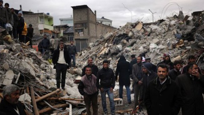 Rescatan a niño en Turquía
