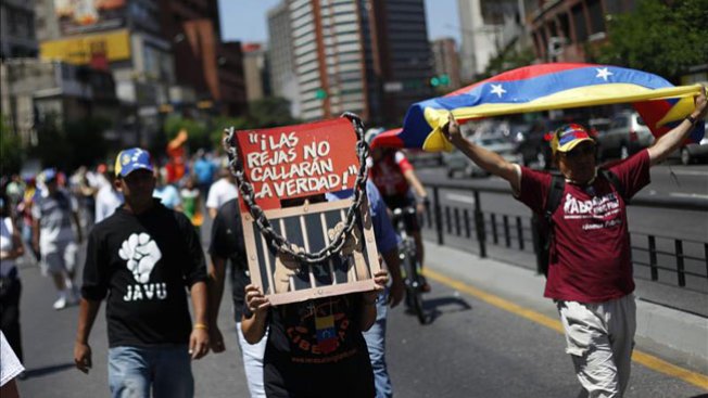 Venezuela protesta y Chávez no aparece